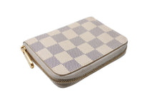 Load image into Gallery viewer, LOUIS VUITTON ルイ ヴィトン ジッピー コインパース コインケース N60229 ダミエアズール キャンバス ホワイト 美品 中古 65544