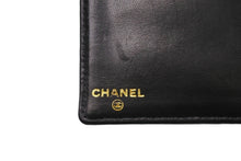 画像をギャラリービューアに読み込む, 極美品 CHANEL シャネル ココマーク 二つ折り財布 がま口 キャビアスキン 6番台 ゴールド金具 ブラック 中古 65547