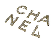 Load image into Gallery viewer, 新品同様 CHANEL シャネル ロゴ ブローチ アルファベット6個セット ラインストーン AB1368 アクセサリー ゴールド金具 中古 65572