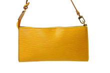 Load image into Gallery viewer, 極美品 LOUIS VUITTON ルイヴィトン エピ ポシェット アクセソワ―ル アクセサリーポーチ M52989 イエロー エピレザー ゴールド金具 中古 65629