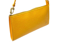 Load image into Gallery viewer, 極美品 LOUIS VUITTON ルイヴィトン エピ ポシェット アクセソワ―ル アクセサリーポーチ M52989 イエロー エピレザー ゴールド金具 中古 65629