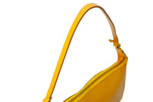 Load image into Gallery viewer, 極美品 LOUIS VUITTON ルイヴィトン エピ ポシェット アクセソワ―ル アクセサリーポーチ M52989 イエロー エピレザー ゴールド金具 中古 65629