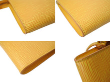 Load image into Gallery viewer, 極美品 LOUIS VUITTON ルイヴィトン エピ ポシェット アクセソワ―ル アクセサリーポーチ M52989 イエロー エピレザー ゴールド金具 中古 65629