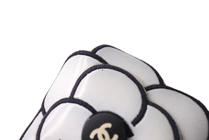 CHANEL シャネル ココマーク カメリアコサージュ ブローチ アクセサリー ラバー 11g ホワイト ブラック 美品 中古 65651