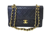 Load image into Gallery viewer, CHANEL シャネル チェーンショルダーバッグ マトラッセ23 Wフラップ ラムスキン 1番台 ブラック ゴールド 美品 中古 65737