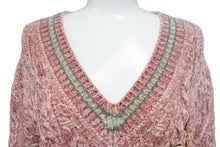 Load image into Gallery viewer, 極美品 CHANEL シャネル Vネック長袖ニット 31 ココマーク P73532K10528 イタリア製 カシミヤ混 ピンク サイズ34 中古 65804