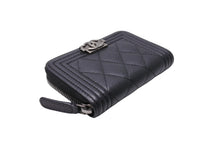 Load image into Gallery viewer, 極美品 CHANEL シャネル コインケース 財布 ボーイ ラウンドファスナー キャビアスキン A80602 シルバー金具 ブラック 美品 中古 65829