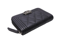 Load image into Gallery viewer, 極美品 CHANEL シャネル コインケース 財布 ボーイ ラウンドファスナー キャビアスキン A80602 シルバー金具 ブラック 美品 中古 65829