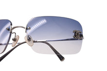 Load image into Gallery viewer, CHANEL シャネル サングラス ココマーク ラインストーン 4017-D シルバー金具 サイズ62□17 120 ブルー 美品 中古 65835