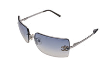 Load image into Gallery viewer, CHANEL シャネル サングラス ココマーク ラインストーン 4092-B シルバー金具 サイズ 62□15 120 グレー 美品 中古 65842