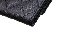 Load image into Gallery viewer, 極美品 CHANEL シャネル カードケース ココマーク フラップ 25番台 キャビアスキン マトラッセ シルバー金具 ブラック 美品 中古 65859