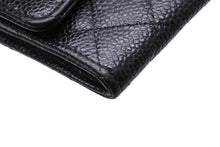 Load image into Gallery viewer, 極美品 CHANEL シャネル カードケース ココマーク フラップ 25番台 キャビアスキン マトラッセ シルバー金具 ブラック 美品 中古 65859
