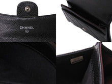 Load image into Gallery viewer, 極美品 CHANEL シャネル カードケース ココマーク フラップ 25番台 キャビアスキン マトラッセ シルバー金具 ブラック 美品 中古 65859