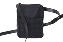 Load image into Gallery viewer, 極美品 CHANEL シャネル ミニショルダーバッグ ココマーク 8番台 ニュートラベルライン ナイロン ブラック ゴールド金具 中古 65920