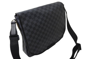 新品同様品 LOUIS VUITTON ルイヴィトン ショルダーバッグ ダニエルMM N58029 ダミエグラフィットブラック シルバー金具 中古 65926
