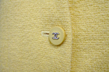 Load image into Gallery viewer, CHANEL シャネル ウール ジャケット イエロー 黄色 ココマーク ココボタン BOUTIQUE ロゴ アウター 美品 中古 65955