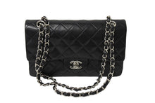 Load image into Gallery viewer, 極美品 CHANEL シャネル チェーンショルダーバッグ マトラッセ23 Wフラップラップ ラムスキン ブラックシルバー 5番台 中古 65965