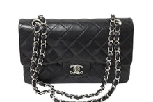 Load image into Gallery viewer, 極美品 CHANEL シャネル チェーンショルダーバッグ マトラッセ23 Wフラップラップ ラムスキン ブラックシルバー 5番台 中古 65965