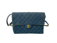 Load image into Gallery viewer, 激レア CHANEL シャネル マトラッセ デニム チェーンリュック ココマーク ブルー ゴールド金具 美品 中古 65977
