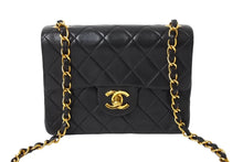 Load image into Gallery viewer, CHANEL シャネル ミニマトラッセ チェーンショルダーバッグ 3番台 1995年 ラムスキン ブラック ゴールド金具 美品 中古 66002