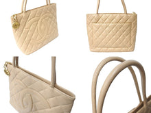 Load image into Gallery viewer, 極美品 CHANEL シャネル 復刻トート 10番台 ハンドバッグ ココマーク キャビアスキン ベージュ ゴールド金具 中古 66011