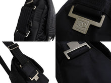 Load image into Gallery viewer, CHANEL シャネル メッセンジャーバッグ スポーツライン 10番台 ブラック 美品 中古 66014