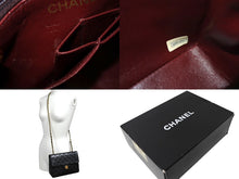 Load image into Gallery viewer, CHANEL シャネル ミニマトラッセ チェーンショルダー ショルダー 1番台 ラムスキン ブラック ゴールド金具 美品 中古 66028