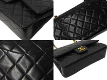 Load image into Gallery viewer, 極美品 CHANEL シャネル チェーンショルダーバッグ マトラッセ23 Wフラップ ラムスキン 2番台 ブラック ゴールド 中古 66029