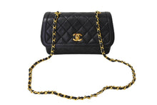 Load image into Gallery viewer, CHANEL シャネル チェーンショルダーバッグ マトラッセ23 ポーチ付き 1番台 ラムスキン ブラック ゴールド金具 美品 中古 66030
