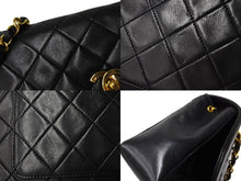 Load image into Gallery viewer, CHANEL シャネル チェーンショルダーバッグ マトラッセ23 ポーチ付き 1番台 ラムスキン ブラック ゴールド金具 美品 中古 66030
