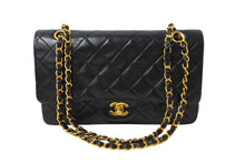 Load image into Gallery viewer, 極美品 CHANEL シャネル Wフラップ マトラッセ25 チェーンショルダーバッグ ラムスキン 3番台 ブラック ゴールド金具 中古 66031