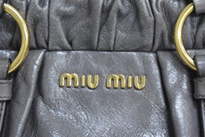 MIUMIU ミュウミュウ ヴィッテロラックス 2WAY ハンドバッグ グレーショルダーバッグ レザー RT0383 ゴールド金具 美品 中古 66056 