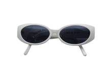 Load image into Gallery viewer, GUCCI グッチ GG サングラス ホワイト アイウェア 白 小物 眼鏡 ロゴ 56□16 GG2196 シルバー金具 中古 66073