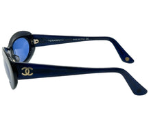 Load image into Gallery viewer, CHANEL シャネル サングラス サイズ52□19 135 ココマーク ブルー ゴールド金具 イタリア製 5007 c.503/65 良品 中古 66076