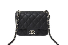 Load image into Gallery viewer, CHANEL シャネル ショルダーバッグ ミニマトラッセ ソフトキャビア チェーンショルダー 17番台 17cm シルバー金具 美品 中古 66099