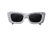 Load image into Gallery viewer, PRADA プラダ キャットアイ サングラス メガネ SPR13Z-F イタリア製 プラスチック ホワイト サイズ52□20 美品 中古 66127