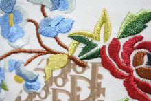 Load image into Gallery viewer, 極美品 Christian Dior クリスチャンディオール タンクトップ サイズ36 ガリアーノ期 1番 花柄刺繍 5E16155961 ホワイト 中古 66147