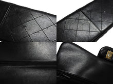 Load image into Gallery viewer, 極美品 CHANEL シャネル チェーンショルダーバッグ ラムスキン マトラッセ30 Wフラップ ブラックゴールド金具 24番台 中古 66164