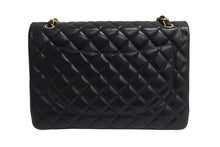 Load image into Gallery viewer, 極美品 CHANEL シャネル シングルフラップ チェーンショルダーバッグ デカマトラッセ 33cm 13番台 ラムスキン ブラック シルバー 中古 66165
