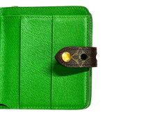 画像をギャラリービューアに読み込む, 極美品 LOUIS VUITTON ルイヴィトン 二つ折り財布 コンパクトジップ ブラウン グリーン M95218 ゴールド金具 中古 66184