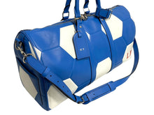 Load image into Gallery viewer, LOUIS VUITTON ルイヴィトン キーポル バンドリエール50 ボストンバッグ M52120 エピレザー 2018 FIFAワールドカップ 美品 中古 66210