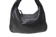 Load image into Gallery viewer, BOTTEGAVENETA ボッテガヴェネタ ワンショルダーバッグ イントレチャート 115653 V0013 1000 レザー ブラック 美品 中古 66274