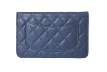Load image into Gallery viewer, 極美品 CHANEL シャネル WOC チェーンウォレット 二つ折り財布 19番台 ココマーク キャビアスキン ブルーグレー シルバー金具 中古 66305