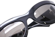Load image into Gallery viewer, BOTTEGAVENETA ボッテガヴェネタ サングラス オーバル型 ブラック BV1089S 001 62□20 115 美品 中古 66310