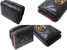 Load image into Gallery viewer, CHANEL シャネル 19 三つ折り財布 ココマーク AP1789 ラムスキン マトラッセ ゴールド金具 ブラック 美品 中古 66334