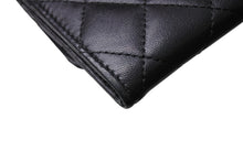 Load image into Gallery viewer, CHANEL シャネル カードケース ココマーク フラップ 25番台 ラムスキン マトラッセ シルバー金具 ブラック 美品 中古 66335