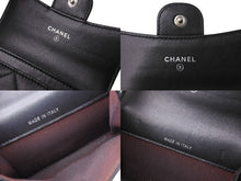 Load image into Gallery viewer, CHANEL シャネル カードケース ココマーク フラップ 25番台 ラムスキン マトラッセ シルバー金具 ブラック 美品 中古 66335