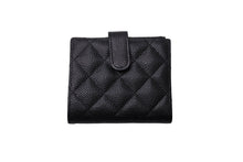 Load image into Gallery viewer, 極美品 CHANEL シャネル タイムレス クラシックライン コンパクトウォレット 財布 マトラッセ ココマーク キャビアスキン 中古 66340
