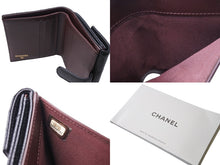 Load image into Gallery viewer, 極美品 CHANEL シャネル タイムレス クラシックライン コンパクトウォレット 財布 マトラッセ ココマーク キャビアスキン 中古 66340