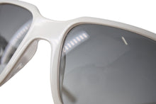 Load image into Gallery viewer, CHANEL シャネル サングラス メガネ ココマーク 6023 イタリア製 プラスチック ホワイト シルバー金具 65□17 美品 中古 66384